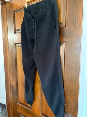 lululemon athletica women’s Black Jogger